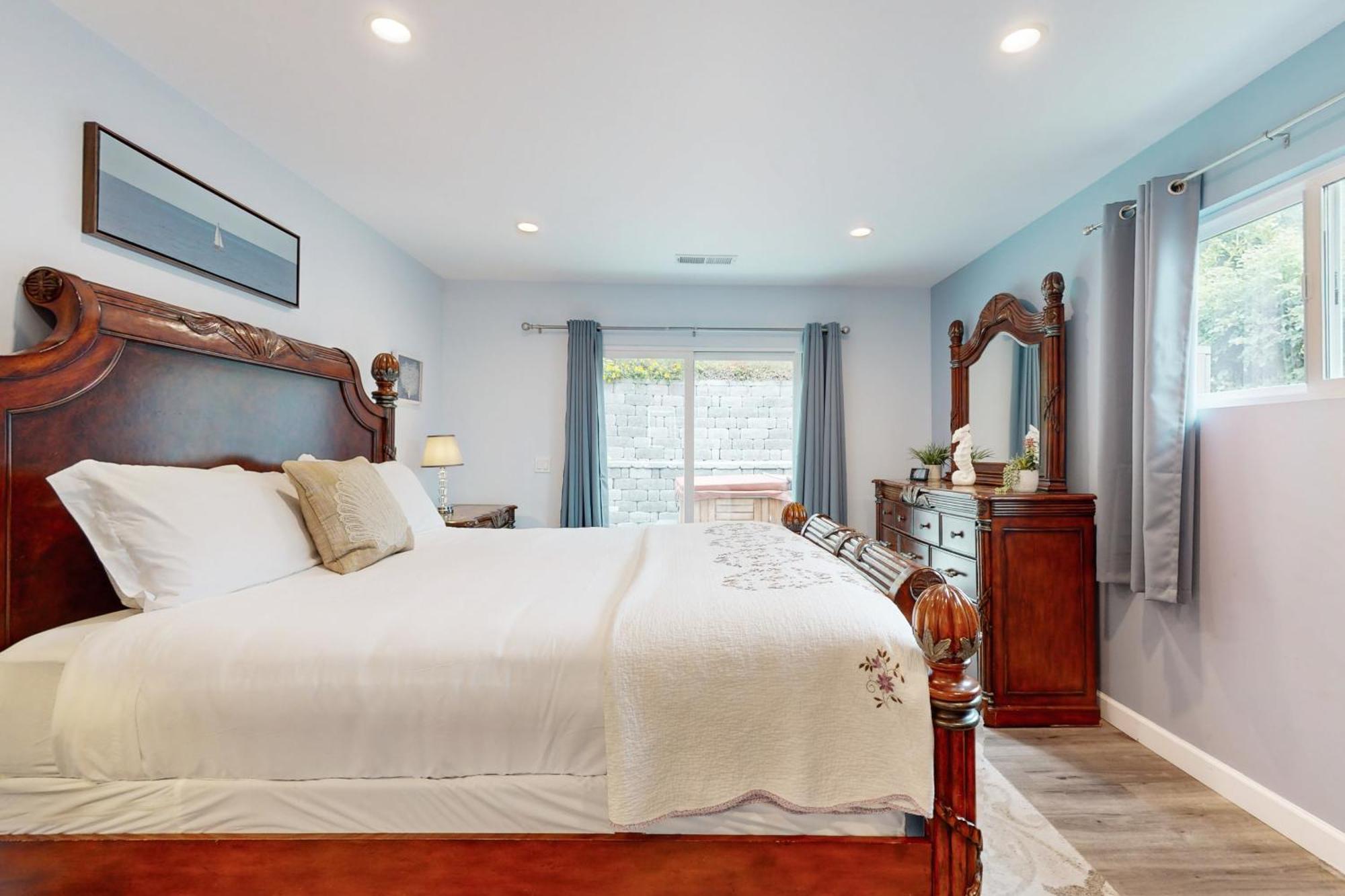 La Jolla Mesa Manor