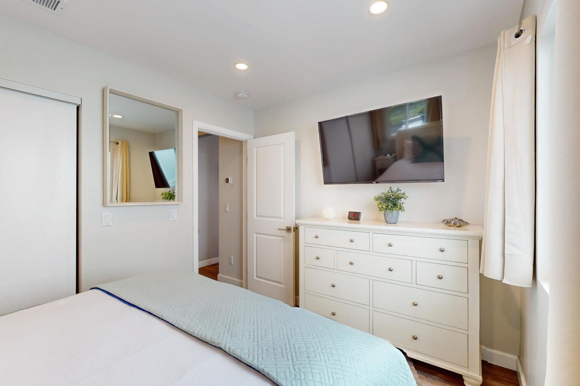 La Jolla Mesa Manor *